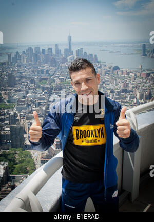 Manhattan, New York, USA. 2nd June, 2014. SERGIO ''MARAVILLA'' MARTINEZ, WBC Middleweight Champion visits the Empire State Building Monday, June 2, 2014 ahead of his middleweight fight at Madison Square Garden. © Bryan Smith/ZUMAPRESS.com/Alamy Live News Stock Photo