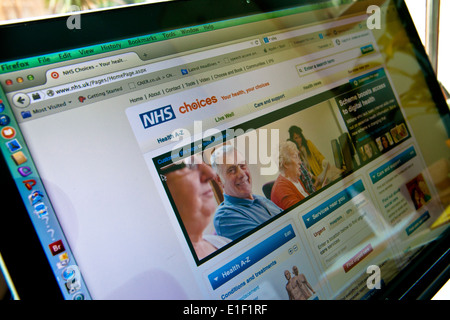 Laptop computer screen showing website for the NHS Stock Photo