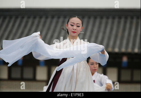 Seoul, South Korea. Dano or Suritnal is a traditional holiday of Korea, which falls on May 5 by the lunar calendar. 1st June, 2014. Dano Festival Dancers from the Korean Traditional Dance Company, Puri, perform during 'Early Summer High Day, Dano Festival' at the Namsangol Hanok Village in Seoul, South Korea. Dano or Suritnal is a traditional holiday of Korea, which falls on May 5 by the lunar calendar . © Lee Jae-Won/AFLO/Alamy Live News Stock Photo