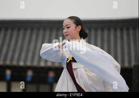 Seoul, South Korea. Dano or Suritnal is a traditional holiday of Korea, which falls on May 5 by the lunar calendar. 1st June, 2014. Dano Festival A dancer from the Korean Traditional Dance Company, Puri, performs during 'Early Summer High Day, Dano Festival' at the Namsangol Hanok Village in Seoul, South Korea. Dano or Suritnal is a traditional holiday of Korea, which falls on May 5 by the lunar calendar . © Lee Jae-Won/AFLO/Alamy Live News Stock Photo