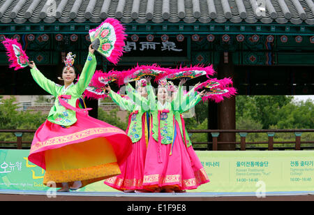 Seoul, South Korea. Dano or Suritnal is a traditional holiday of Korea, which falls on May 5 by the lunar calendar. 1st June, 2014. Dano Festival Dancers from the Korean Traditional Dance Company, Puri, perform Korean fan dance during 'Early Summer High Day, Dano Festival' at the Namsangol Hanok Village in Seoul, South Korea. Dano or Suritnal is a traditional holiday of Korea, which falls on May 5 by the lunar calendar . © Lee Jae-Won/AFLO/Alamy Live News Stock Photo