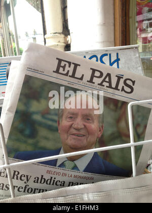 London UK. 3rd June 2014. Spanish newspaper El Pais  with a front page showing King Juan Carlos of Spain who has renounced the throne after 39 years and will be succeeded by his son Prince Felipe of Spain Credit:  amer ghazzal/Alamy Live News Stock Photo