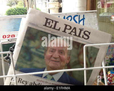 London UK. 3rd June 2014. Spanish newspaper El Pais  with a front page showing King Juan Carlos of Spain who has renounced the throne after 39 years and will be succeeded by his son Prince Felipe of Spain Credit:  amer ghazzal/Alamy Live News Stock Photo