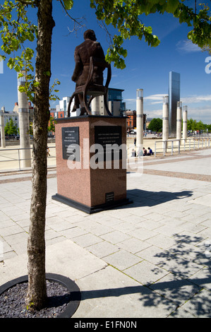 Statue of Cardiff born song writer and actor Ivor Novello, Cardiff Bay. Stock Photo