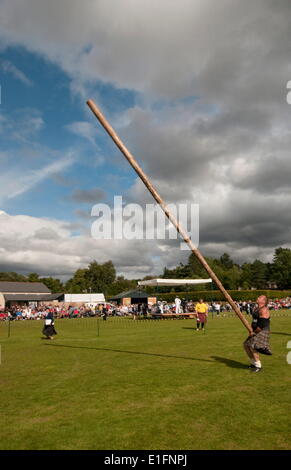 Tossing the caber, Abernethy Highland Games, Scotland, United Kingdom, Europe Stock Photo