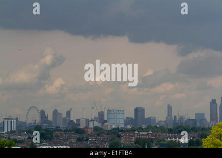 London UK. 3rd June 2014. Darks clouds cover the London skyline and famous landmarks Credit:  amer ghazzal/Alamy Live News Stock Photo