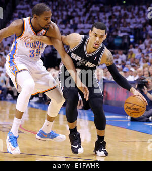 May 31, 2014 - Oklahoma City, OKLAHOMA, USA - San Antonio Spurs' Danny Green looks for room around Oklahoma City Thunder's Kevin Durant during first half action in Game 6 of the Western Conference finals Saturday May 31, 2014 at Chesapeake Energy Arena in Oklahoma City, OK. (Credit Image: © San Antonio Express-News/ZUMAPRESS.com) Stock Photo