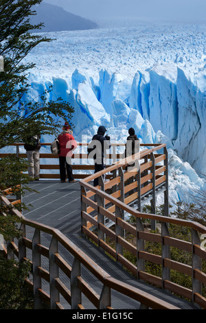 Tourists contemplating the Perito Moreno glacier from the platform view. Los Glaciares National Park. Patagonia. Argentina Stock Photo