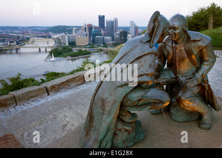 George Washington and Guyasuta statue in Pittsburgh PA Stock Photo