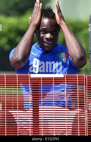 Florence. 3rd June, 2014. Italy's national soccer team player Mario Balotelli prepares to pose for an official photo in Coverciano, near Florence, Italy, June 3, 2014, prior to their departure for the World Cup 2014. © Alberto Lingria/Xinhua/Alamy Live News Stock Photo