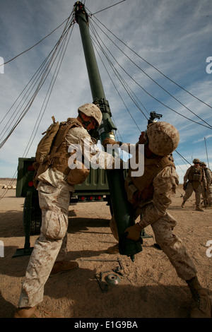 U.S. Marines with Headquarters and Service company, 3rd Battalion, 4th Marine Regiment, (3/4) set up an antenna during Mojave V Stock Photo