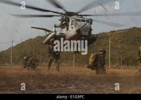 U.S. Marines with the Maritime Raid Force, 31st Marine Expeditionary Unit, 3rd Marine Expeditionary Brigade secure the landing Stock Photo