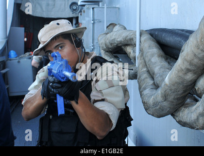 U.S. Navy Fire Controlman 2nd Class Roger Bailey, with the visit, board, search and seizure (VBSS) team assigned to guided miss Stock Photo