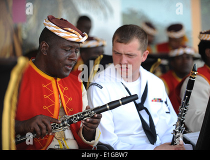 U.S. Fleet Forces Band member Navy Musician 3rd Class Fred Vaughan talks shop with a Jamaican Defense Force Band member during Stock Photo