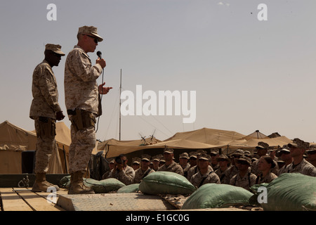 U.S. Marine Corps Gen. James Amos, right, the 35th commandant of the Marine Corps, and Sgt. Maj. Carlton Kent, the 16th sergean Stock Photo