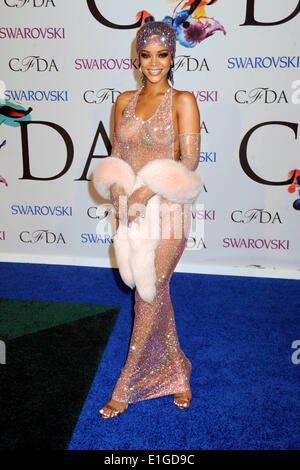 Rihanna cfda store awards 2014 dress