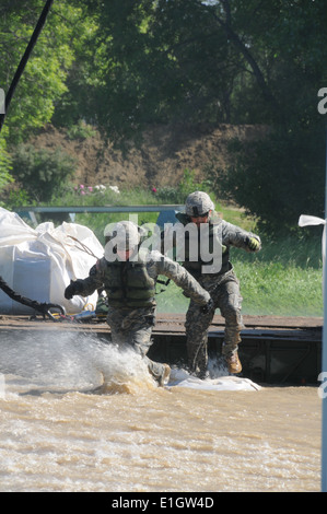 A North Dakota National Guard UH-60 Black Hawk helicopter uses a 600 ...