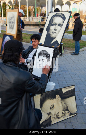 Uzbekistan, Tashkent, painter on Broadway avenue Stock Photo