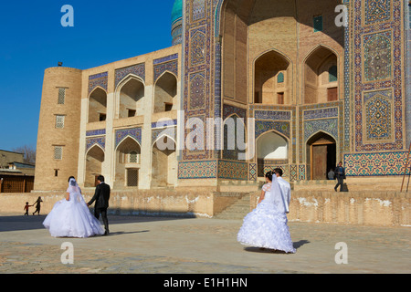 Uzbekistan, Bukhara, Unesco world heritage, wedding in front of Mir I Arab madrasah Stock Photo