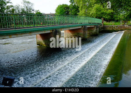 Weir & footbridge, River Ouse, Bedford Stock Photo