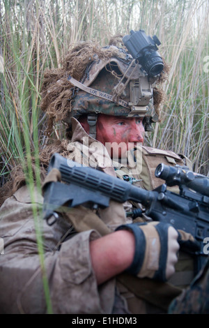 U.S. Marine Corps Lance Cpl. Nathan Walker, a scout sniper with Sniper Team 2, 1st Battalion, 7th Marine Regiment, Regimental C Stock Photo