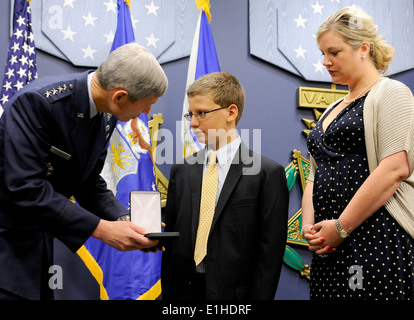 Chief of Staff of the Air Force Gen. Norton Schwartz presents Trey Powers and Lindsey Berry a Silver Star posthumously awarded