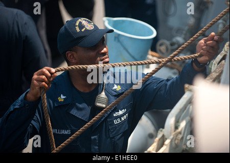 U.S. Navy Gas Turbine Systems Technician Mechanical 1st Class Dwayne Williams prepares a station for refueling aboard the guide Stock Photo