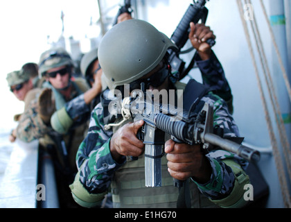 120922-N-KF309-15 BAY OF BENGAL (Sept. 22, 2012) A Bangladesh Navy Sailor from Special Warfare Diving and Salvage Command (SWAD Stock Photo