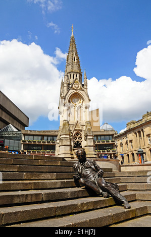 Chamberlain memorial in Chamberlain Square and a statue of a man leaning on the steps, Birmingham, UK. Stock Photo