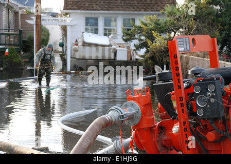 U.S. Service members supporting the U.S. Army Corps of Engineers and the Federal Emergency Management Agency's mission to allow Stock Photo