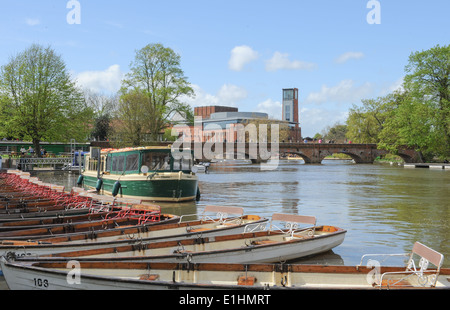 The Royal Shakespeare Company Theatre on the River Avon in the Bancroft Gardens, Stratford upon Avon, Warwickshire, England, UK Stock Photo