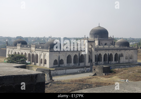 A view of Jamia Mosque situated in the Gulbarga fort, Gulbarga, Karnataka, India Stock Photo