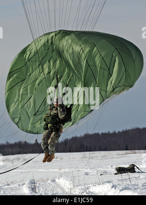 Soldiers assigned to U.S. Army Alaska's 425th Brigade Special Troops Battalion airdropped a Humvee on JBER's Malamute Drop Zone Stock Photo