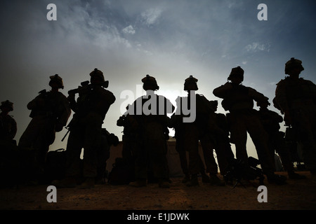 U.S. Marines assigned to Lima Company, 3rd Battalion, 2nd Marine Regiment, 26th Marine Expeditionary Unit wait for instructions Stock Photo