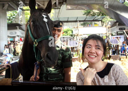 Bangkok, Thailand 4th June 2014. People taking photograph with Thai soldiers during 'Happiness' events by Thai military at Victory monument. Thai army and police forces launched the 'Returning happiness to the people' events in order to bring back smiles to the public in the aftermath of the political crisis and the military coup. Credit:  John Vincent/Alamy Live News Stock Photo