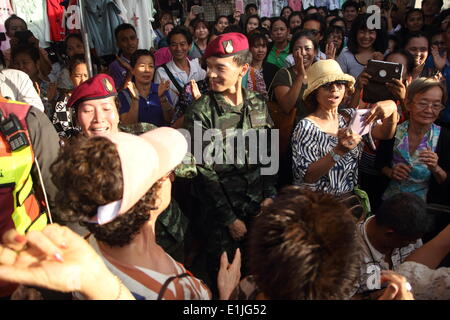 Bangkok, Thailand 4th June 2014. Thai soldiers greet people during 'Happiness' events by Thai military at Victory monument. Thai army and police forces launched the 'Returning happiness to the people' events in order to bring back smiles to the public in the aftermath of the political crisis and the military coup. Credit:  John Vincent/Alamy Live News Stock Photo