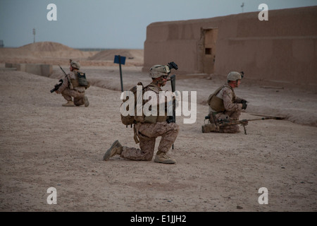 U.S. Marines with Fox Company, 2nd Battalion, 8th Marine Regiment, Regimental Combat Team 7 conduct a mission rehearsal at Camp Stock Photo