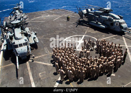 U.S. Marines and Sailors assigned to Lima Company, Battalion Landing Team 3rd Battalion, 2nd Marine Regiment, 26th Marine Exped Stock Photo