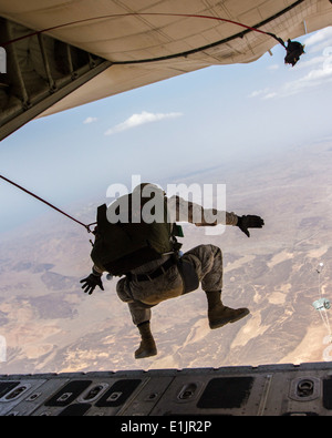 A U.S. Marine with the 26th Marine Expeditionary Unit's Maritime Raid Force conducts double bag static line parachute operation Stock Photo