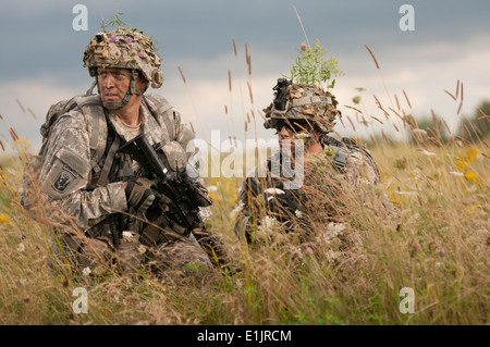 U.S. Army 1st Sgt. Kevin Mulcahey, and Sgt. Nicholas Tarr, a troop medic, both with Bravo Troop, 1st Squadron, 172nd Cavalry Re Stock Photo