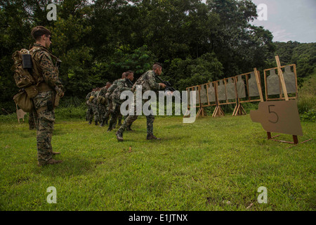 U.S. Marines with the 13th Marine Expeditionary Unit's Maritime Raid Force and Philippine marines with the Force Reconnaissance Stock Photo