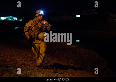 A New Zealand soldier assigned to the 3rd Platoon, Alpha Company, Task Group Red searches for simulated improvised explosive de Stock Photo