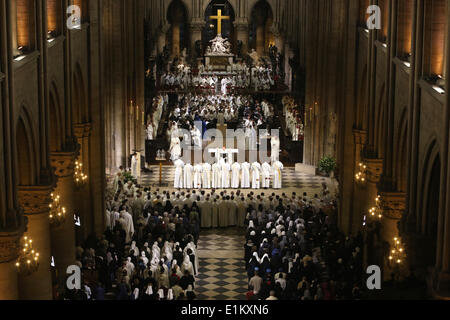 Chrism mass (Easter wednesday)  in Notre Dame Cathedral, Paris Stock Photo