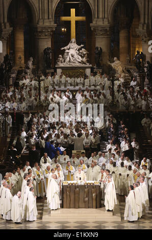 Chrism mass (Easter wednesday)  in Notre Dame Cathedral, Paris Stock Photo