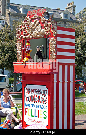 Professor Codman's Wooden Headed Follies, entertaining the children on Llandudno promenade Stock Photo