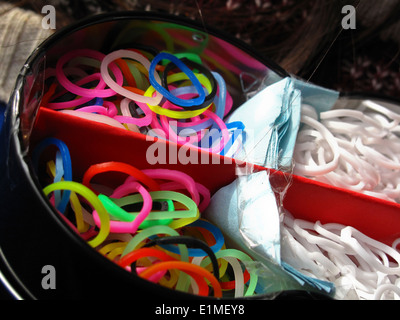 Rainbow loom hi-res stock photography and images - Alamy