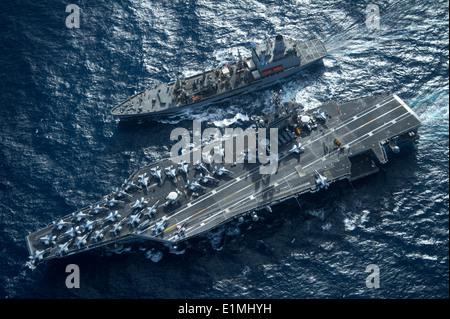 The aircraft carrier USS Carl Vinson (CVN 70) and the fleet replenishment oiler USNS Yukon (T-AO 202) conduct a replenishment a Stock Photo