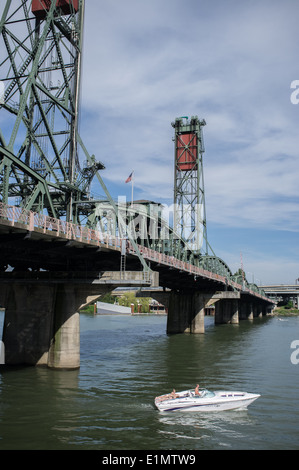 Color photograph of the Hawthorne Bridge, Portland, Oregon. Oldest working vertical-lift drawbridge west of Mississippi River. Stock Photo