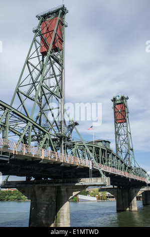 Color photograph of the Hawthorne Bridge, Portland, Oregon. Oldest working vertical-lift drawbridge west of Mississippi River. Stock Photo