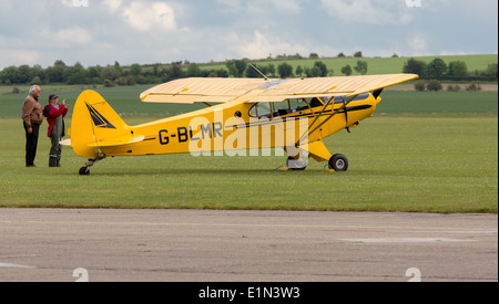 a Trainee receives instruction from a flying instructor Stock Photo